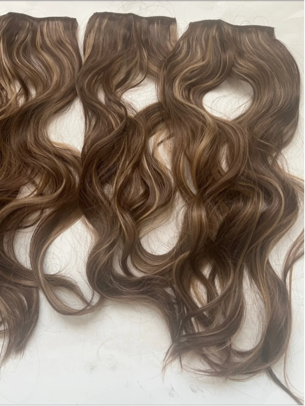 FESHFEN Clip in Hair Extensions 4 PCS Light Brown with Highlights 20”